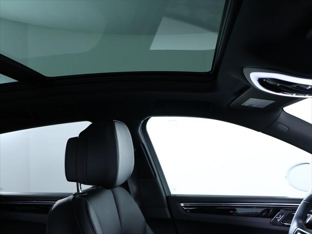 2026 Porsche Macan 4DR AWD