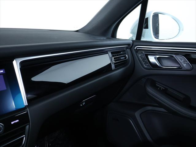 2026 Porsche Macan 4DR AWD