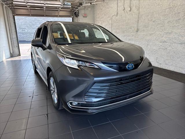 2025 Toyota Sienna Limited for sale in Springfield, MO