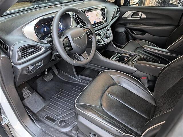 2023 Chrysler Pacifica Hybrid Limited
