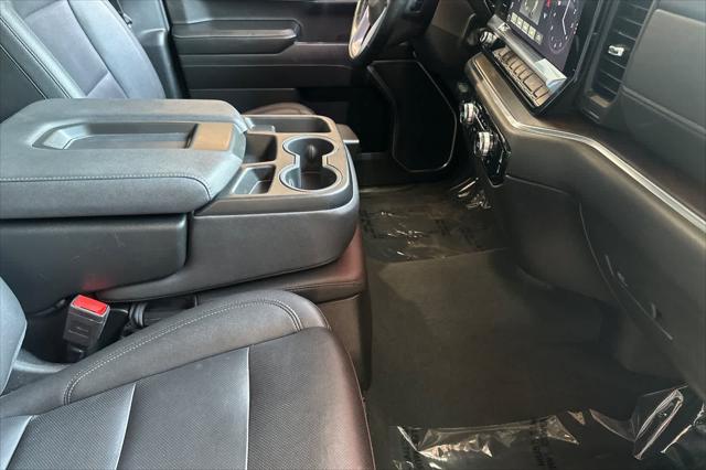 2025 GMC Sierra 1500 2WD Crew Cab Short Box SLT