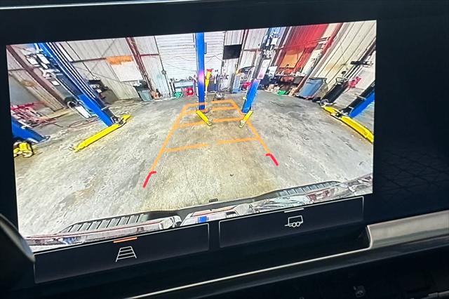 2025 GMC Sierra 1500 2WD Crew Cab Short Box SLT