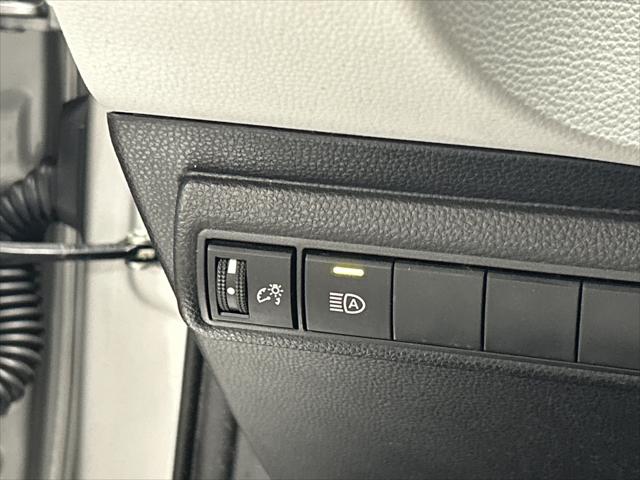 Certified Used 2023 CLASSIC SILVER METALLIC Toyota  image 29