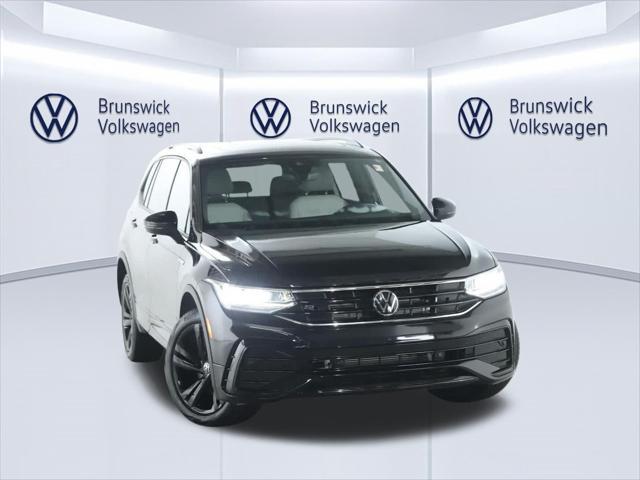 2023 Volkswagen Tiguan 2.0T SE R-Line Black for sale in Brunswick, OH