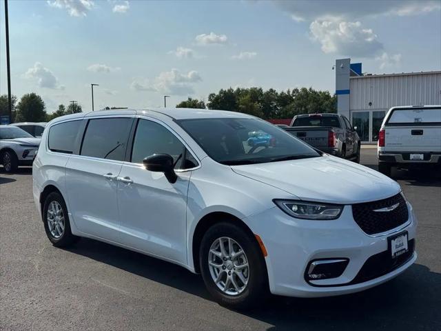 2026 Chrysler Pacifica Select for sale in Mauston, WI