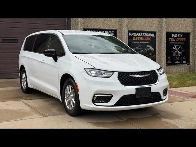 2026 Chrysler Pacifica Select for sale in Crystal Lake, IL