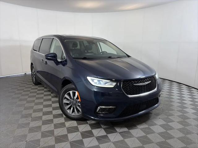 2022 Chrysler Pacifica Hybrid Touring L for sale in Mishawaka, IN