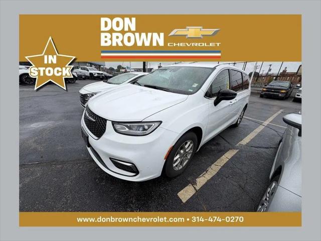 2024 Chrysler Pacifica Touring L for sale in St. Louis, MO