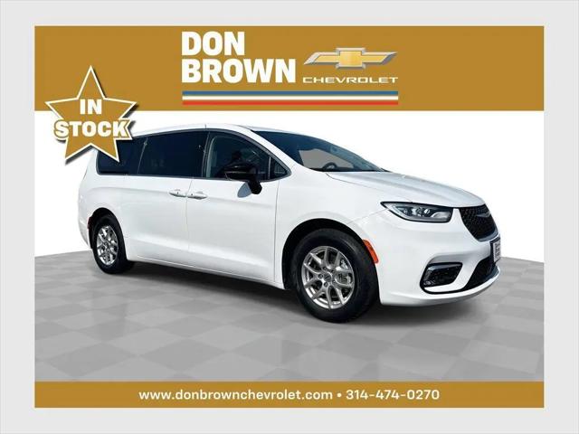 2024 Chrysler Pacifica Touring L for sale in St. Louis, MO