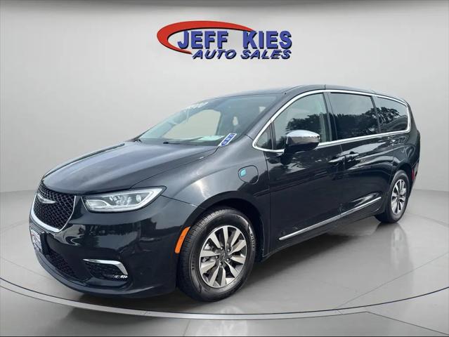 2023 Chrysler Pacifica Hybrid Limited for sale in Apalachin, NY