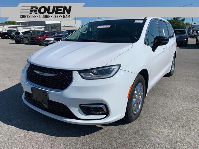 2024 Chrysler Pacifica Touring L for sale in Woodville, OH