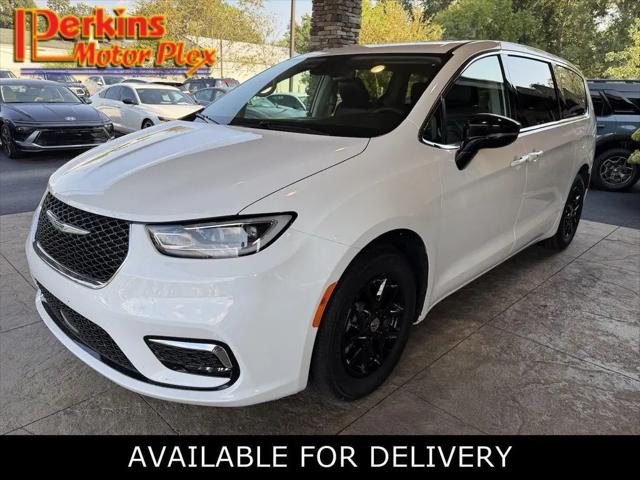 2024 Chrysler Pacifica Touring L for sale in Paducah, KY