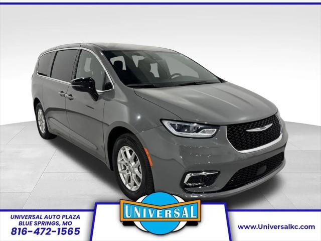 2025 Chrysler Pacifica Select for sale in Blue Springs, MO