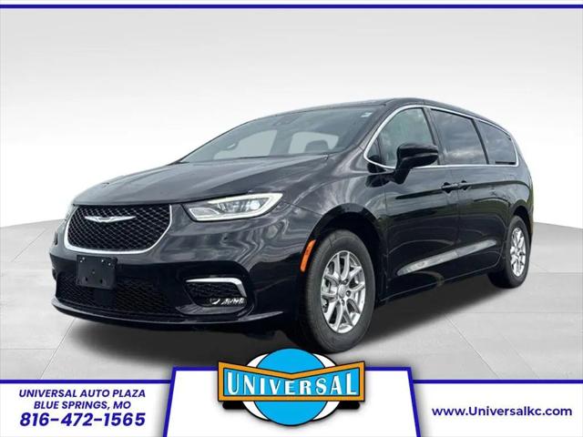 2025 Chrysler Pacifica Select for sale in Blue Springs, MO