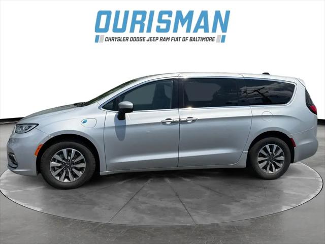 2023 Chrysler Pacifica Hybrid Touring L