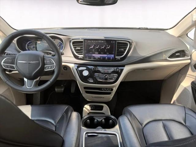 2023 Chrysler Pacifica Hybrid Touring L