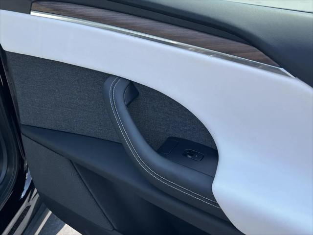 2023 Tesla Model X Standard Range