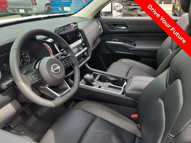 2025 Nissan Pathfinder SL FWD