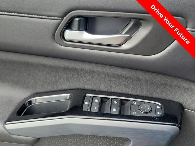 2025 Nissan Pathfinder SL FWD