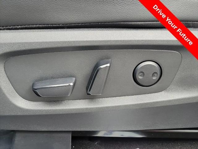 2025 Nissan Pathfinder SL FWD