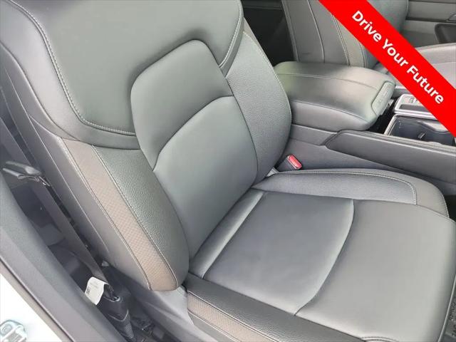 2025 Nissan Pathfinder SL FWD