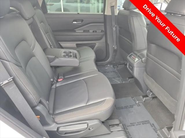 2025 Nissan Pathfinder SL FWD