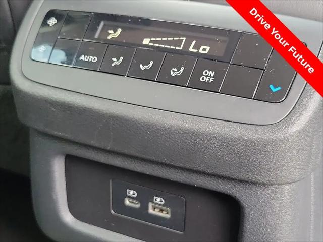 2025 Nissan Pathfinder SL FWD