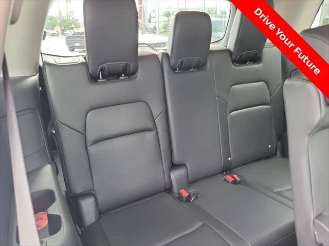 2025 Nissan Pathfinder SL FWD