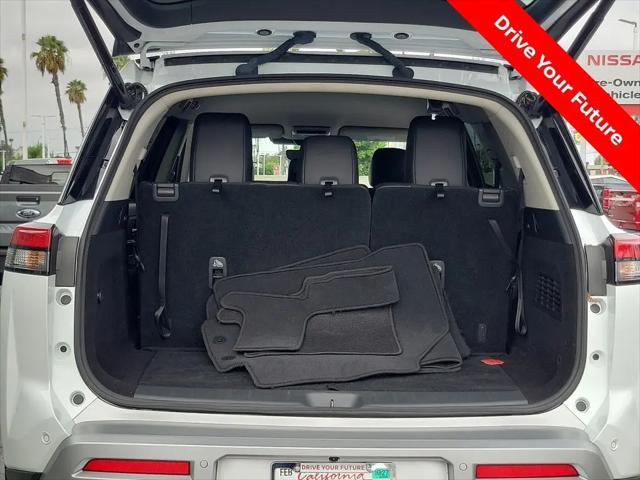 2025 Nissan Pathfinder SL FWD