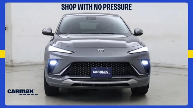 2025 Buick NV Avenir FWD
