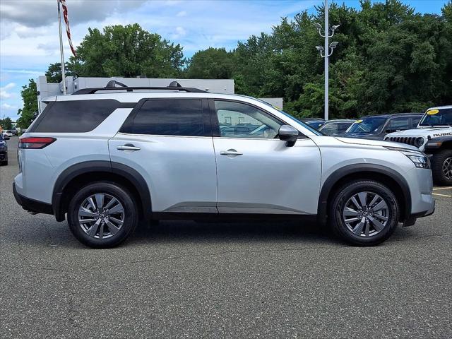 2025 Nissan Pathfinder SV 4WD