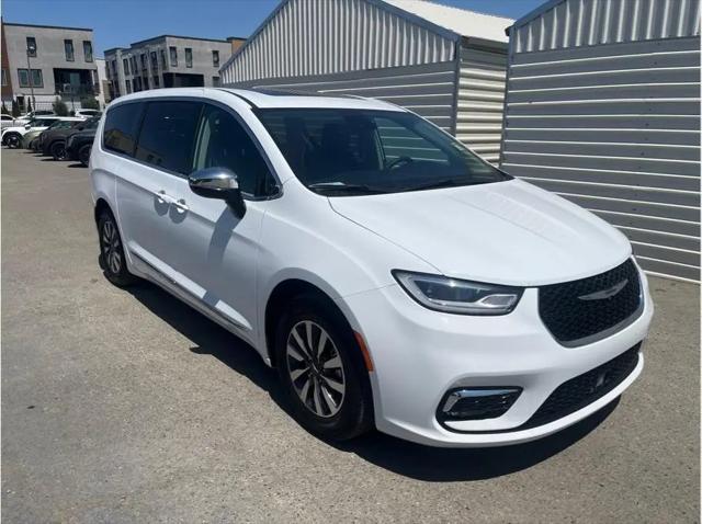 2023 Chrysler Pacifica Hybrid Limited