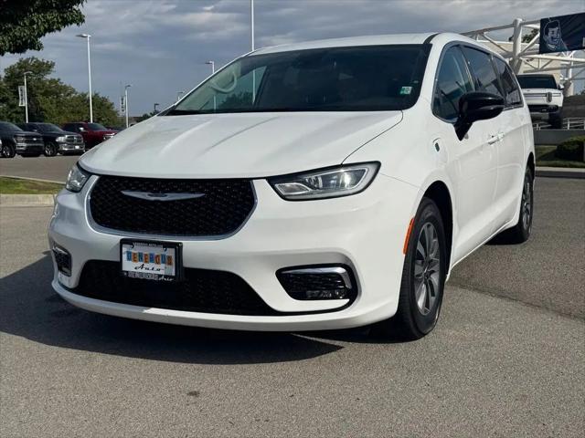 2024 Chrysler Pacifica Hybrid Select