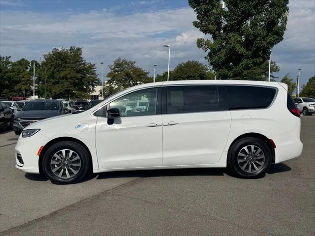 2024 Chrysler Pacifica Hybrid Select