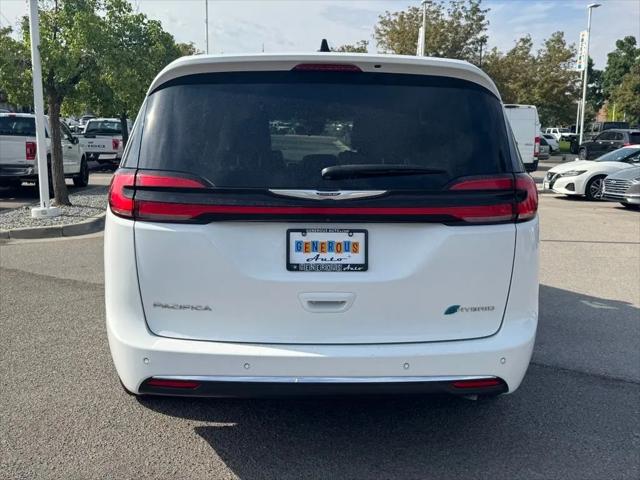 2024 Chrysler Pacifica Hybrid Select