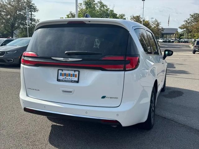 2024 Chrysler Pacifica Hybrid Select