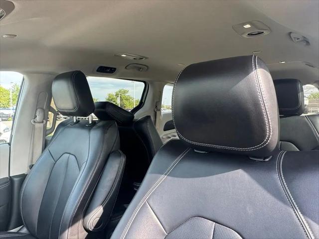 2024 Chrysler Pacifica Hybrid Select