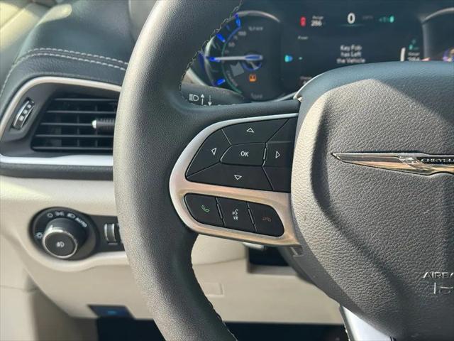 2024 Chrysler Pacifica Hybrid Select