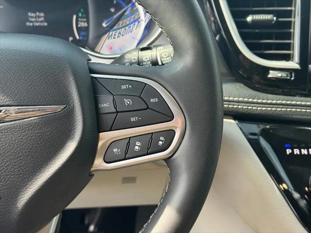 2024 Chrysler Pacifica Hybrid Select