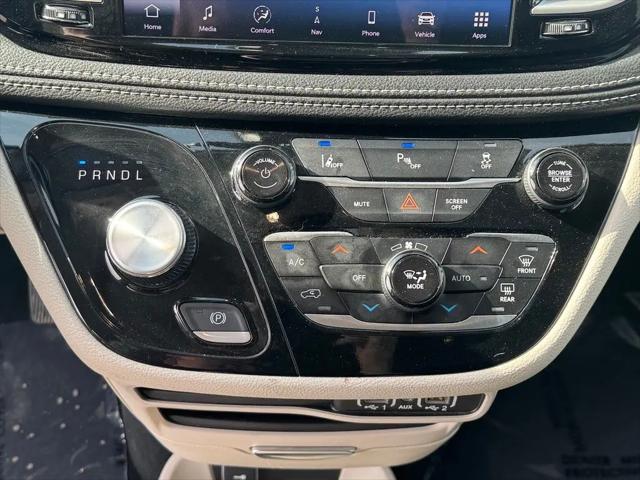 2024 Chrysler Pacifica Hybrid Select