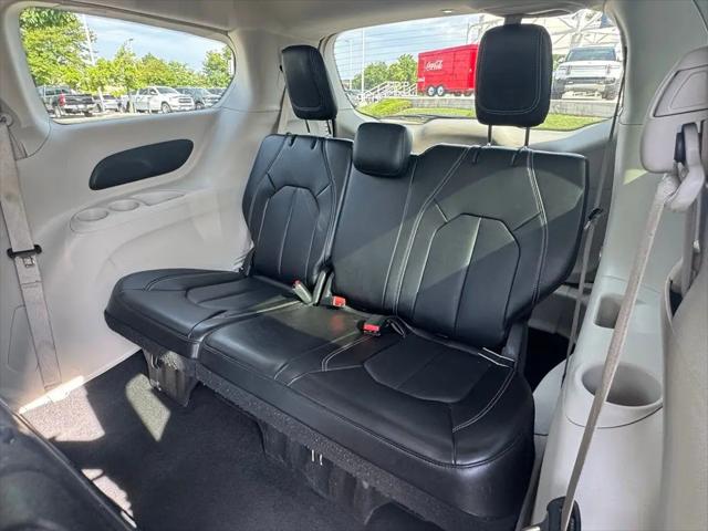 2024 Chrysler Pacifica Hybrid Select