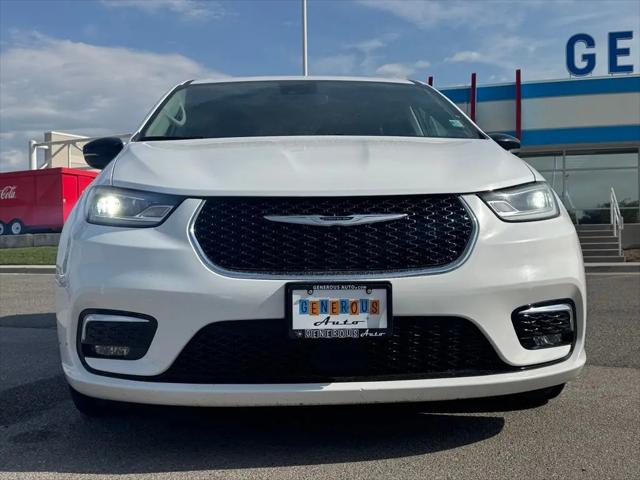 2024 Chrysler Pacifica Hybrid Select