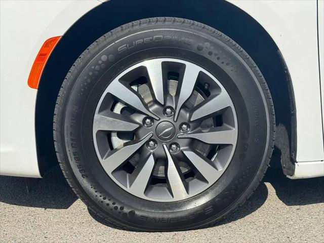 2024 Chrysler Pacifica Hybrid Select