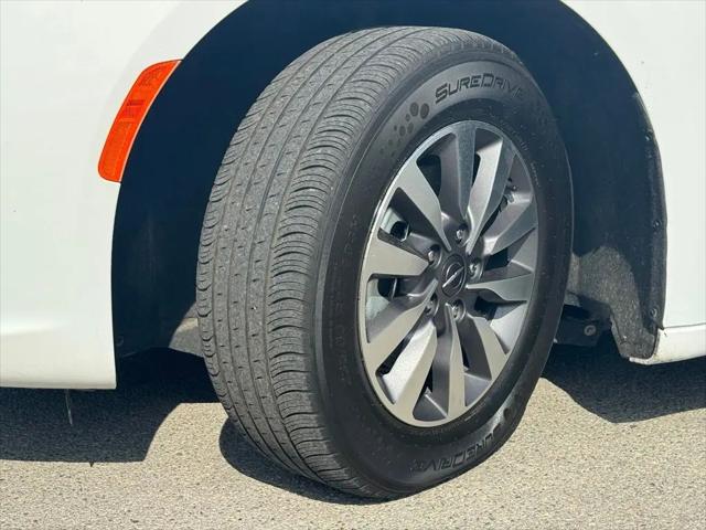 2024 Chrysler Pacifica Hybrid Select