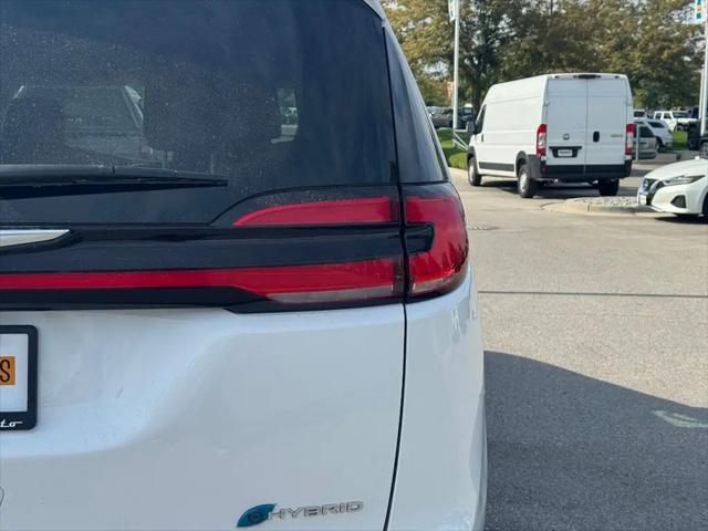 2024 Chrysler Pacifica Hybrid Select