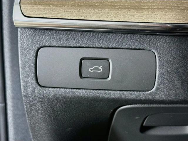 2026 Volvo XC90 Plus, B6 AWD Gas mild hybrid, Gasoline, Bright, 7 Seats