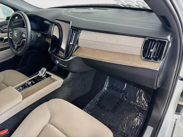 2026 Volvo XC90 Plus, B6 AWD Gas mild hybrid, Gasoline, Bright, 7 Seats
