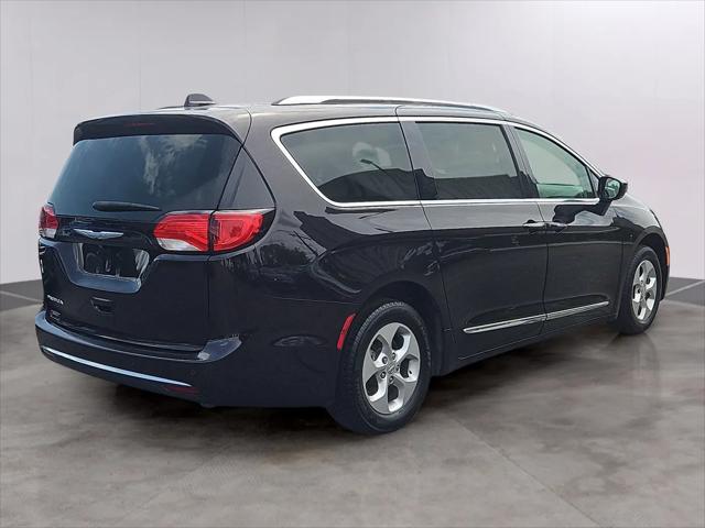 2017 Chrysler Pacifica Touring-L Plus