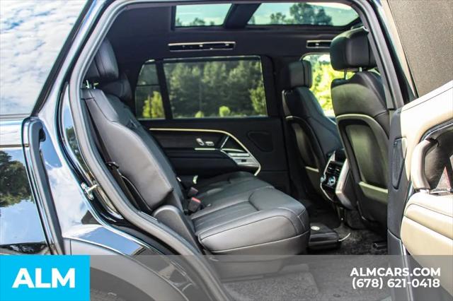 2025 Land Rover Range Rover P530 SE 7 Seat