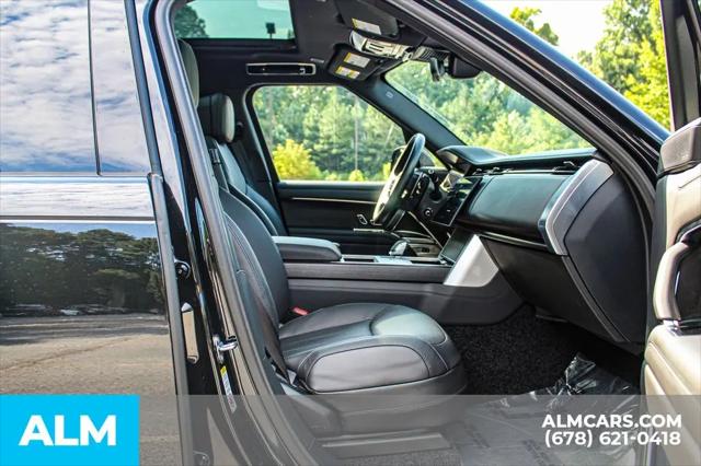 2025 Land Rover Range Rover P530 SE 7 Seat
